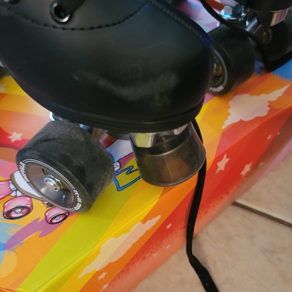 Sz.8 Used good condition Impala skates $80